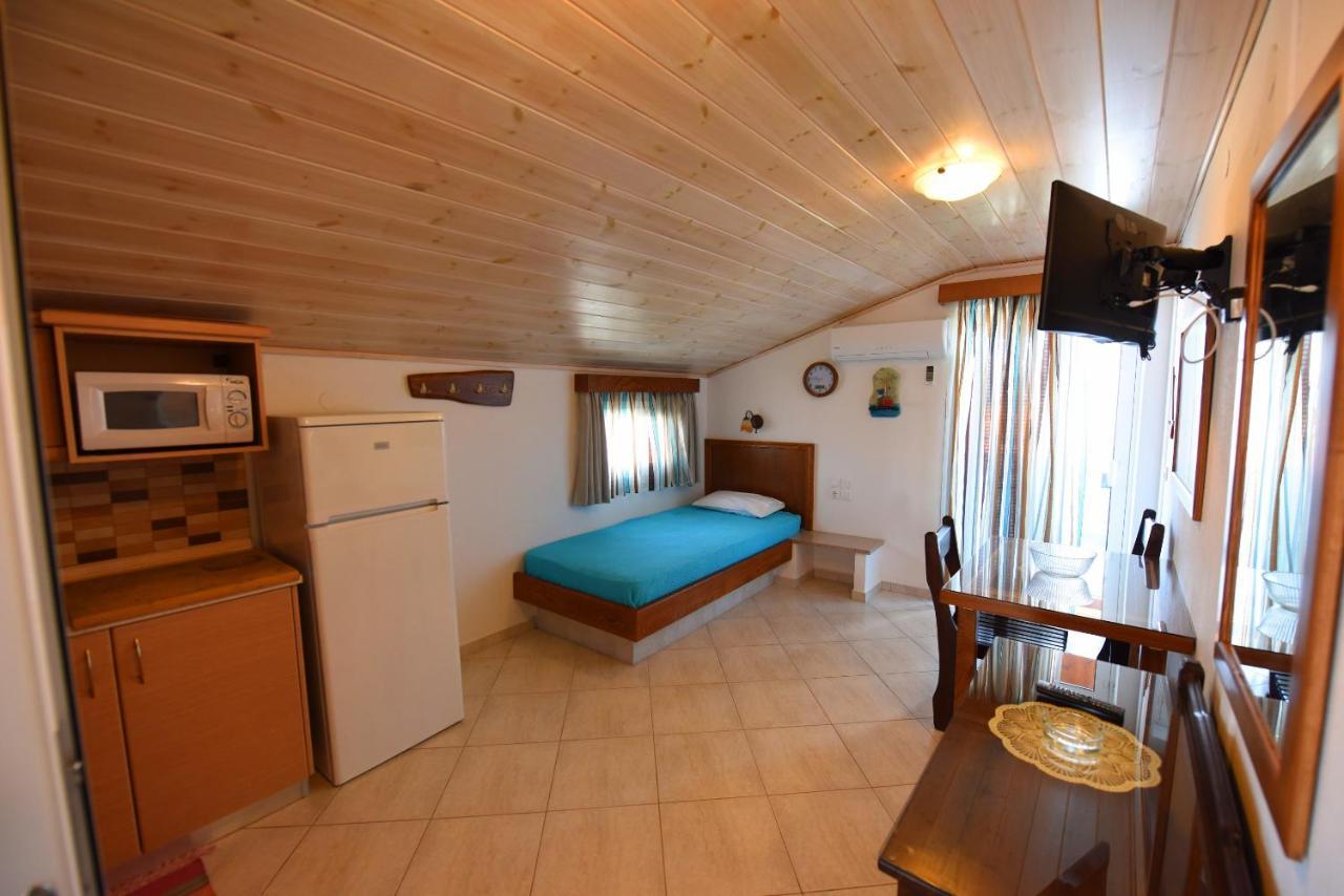 Haus Niko Apartments And Suites نيا بوتيدايا الغرفة الصورة