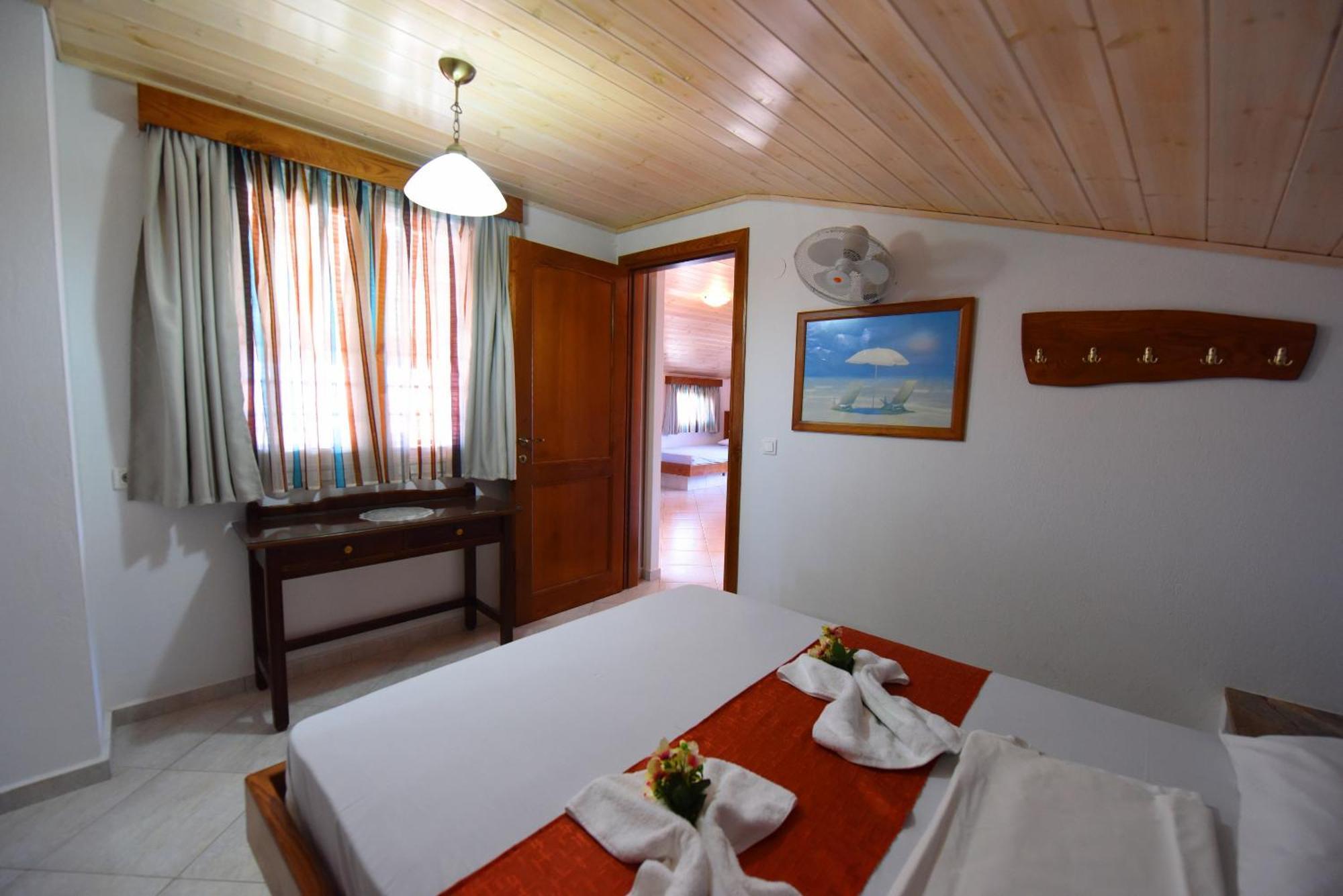Haus Niko Apartments And Suites نيا بوتيدايا الغرفة الصورة